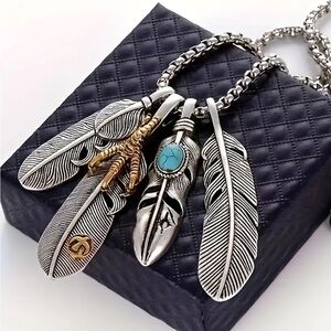 Silver Feather Pendant Necklace.
